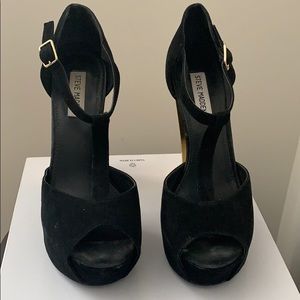 Ladies black shoe